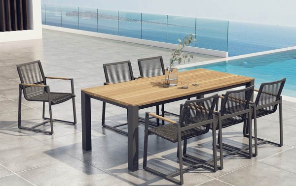 Luxe tuinset bij het zwembad