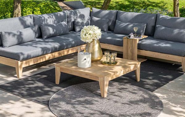 Teakhouten loungeset op het terras