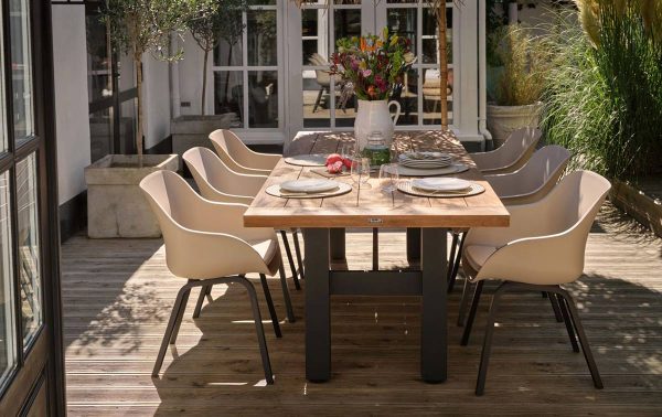 Hartman Le Soleil element dining tuinstoel | Zwart | Taupe met een rechthoekige teakhouten tafel