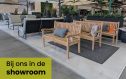 Teakhouten tuinbanken bij De Vries XL Tuinmeubelen in de showroom
