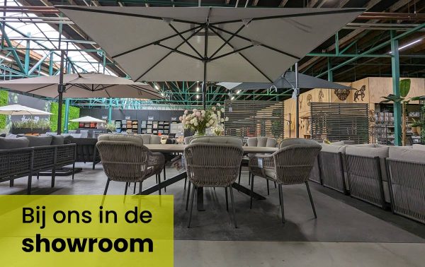 Tuinsets in de showroom bij de Vries XL Tuinmeubelen