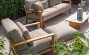4 Seasons Outdoor Lucas stoel-bank loungeset | Volga beige in een zonnige tuin
