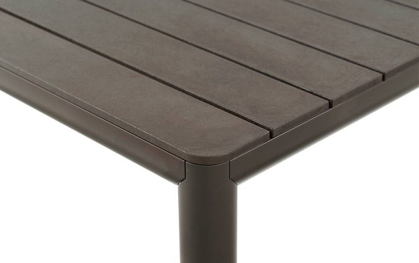 Detail kunststof tuintafel Nardi