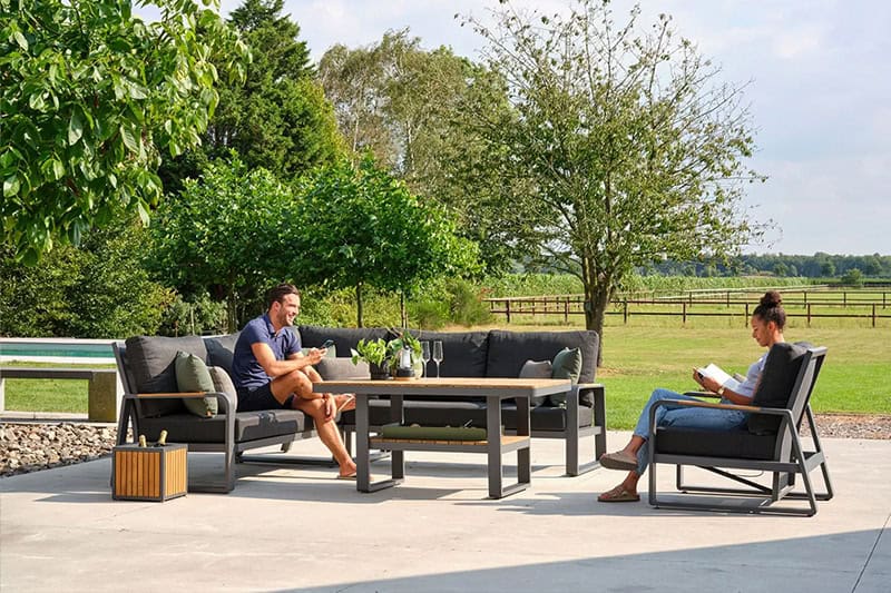 Montana loungeset lounge-dining opstelling in de tuin