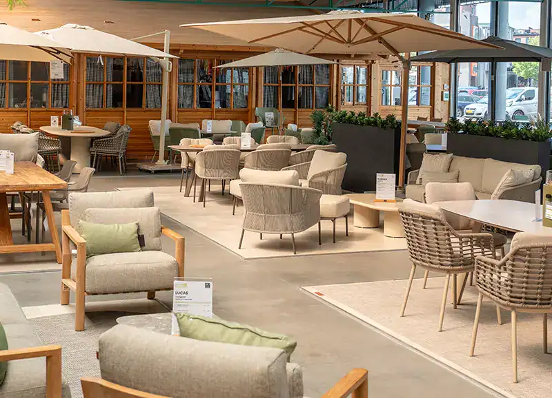 Sfeerimpressie van de showroom van De Vries XL in Roden